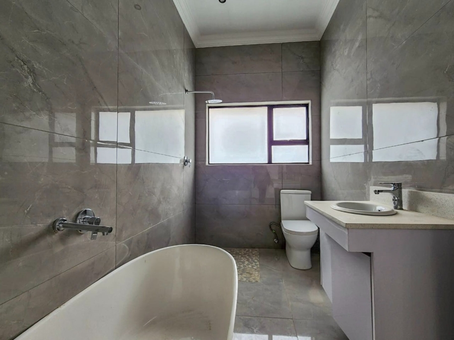 To Let 5 Bedroom Property for Rent in Melodie North West